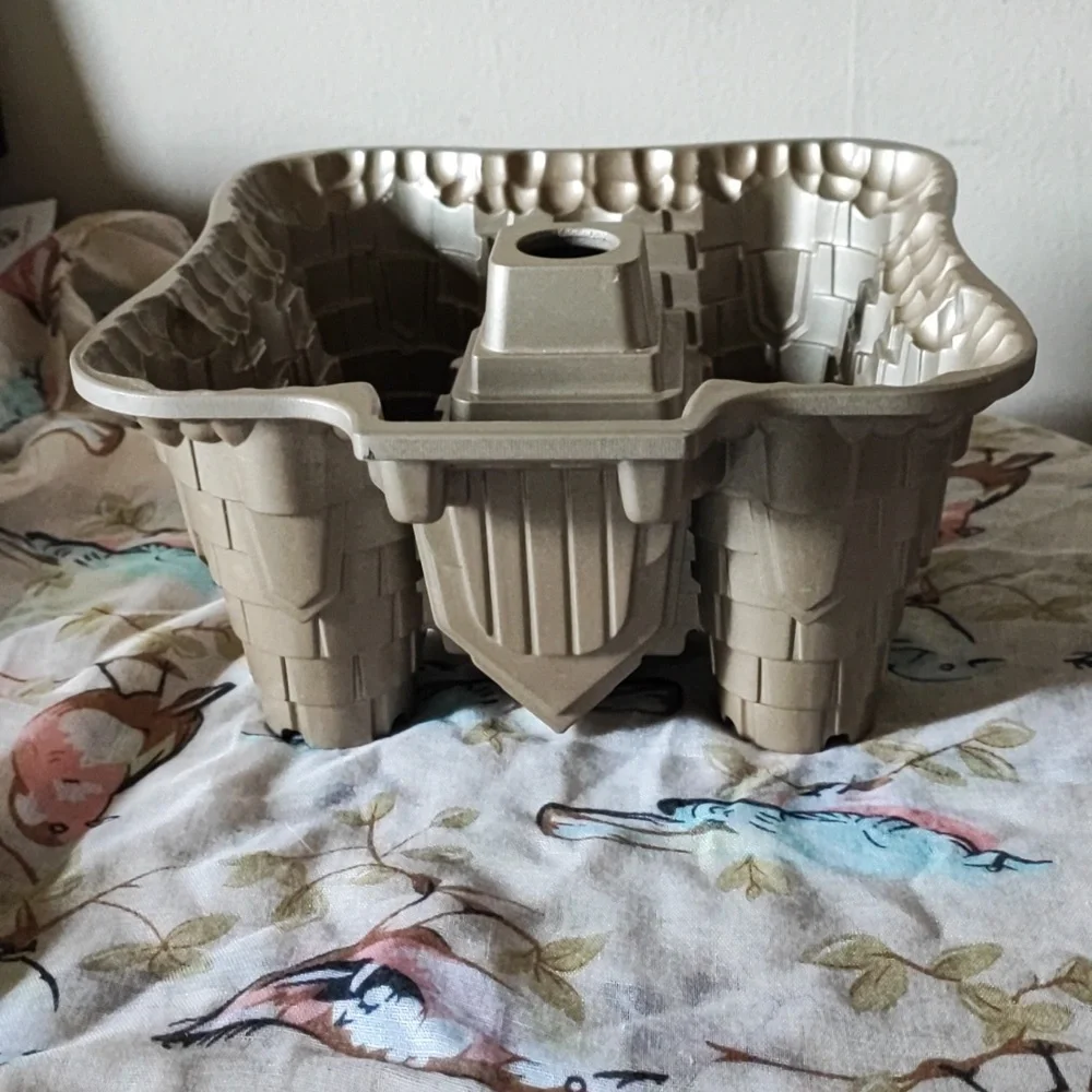 Nordic Ware Castle Williams Sonoma Metal NWOT NordicWare Bundt Cake Mold Pan